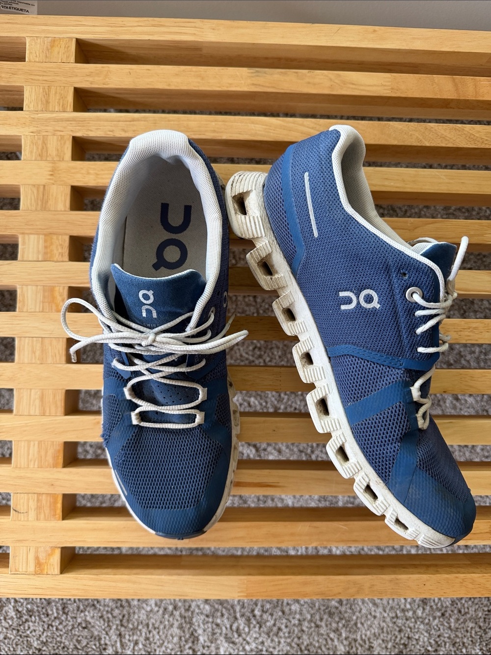 On Running Cloud 6 Blue and White Running Shoes Women’s Sz 9.5 Fair Condition